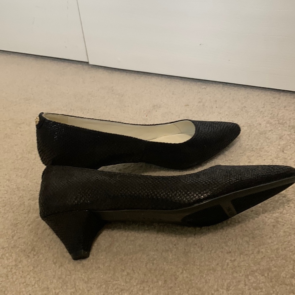 Anne Klein- iflex, low heel shoe- size 10- never worn!
